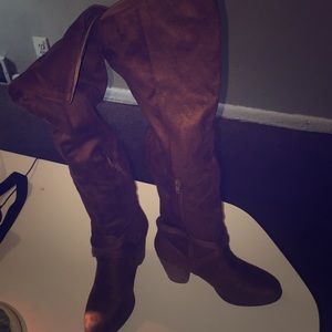 Size 6.5 Brown suede boots